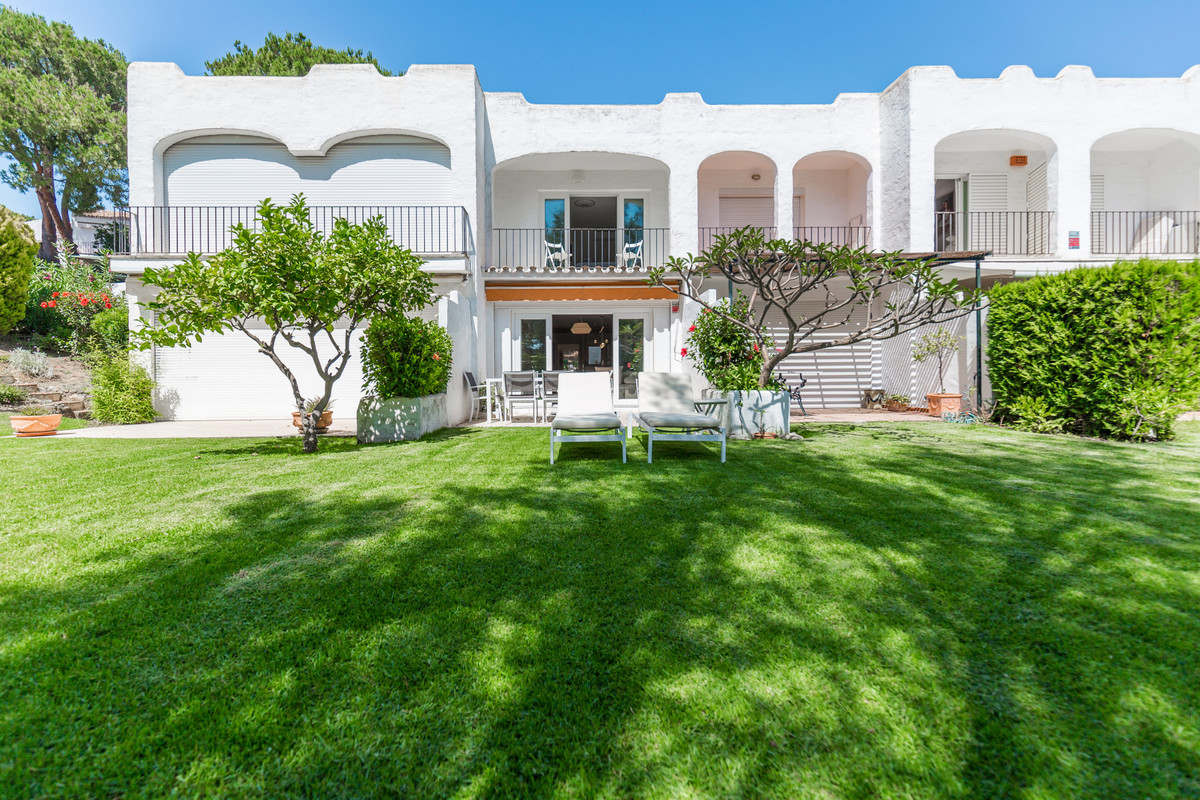 2 Bed Townhouse for sale in Nueva Andalucía Costa Del Sol, Málaga, Spain