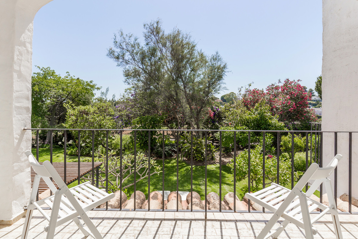 2 Bed Townhouse for sale in Nueva Andalucía Costa Del Sol, Málaga, Spain