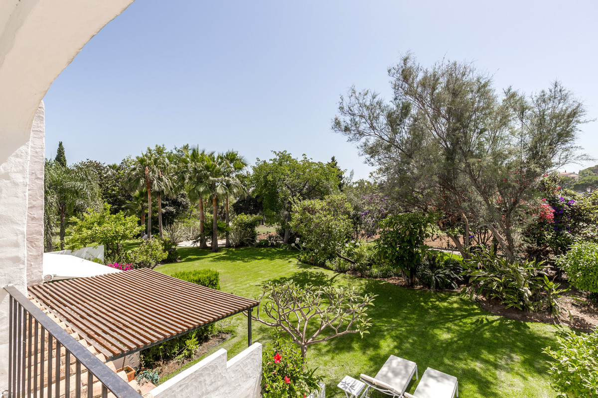 2 Bed Townhouse for sale in Nueva Andalucía Costa Del Sol, Málaga, Spain