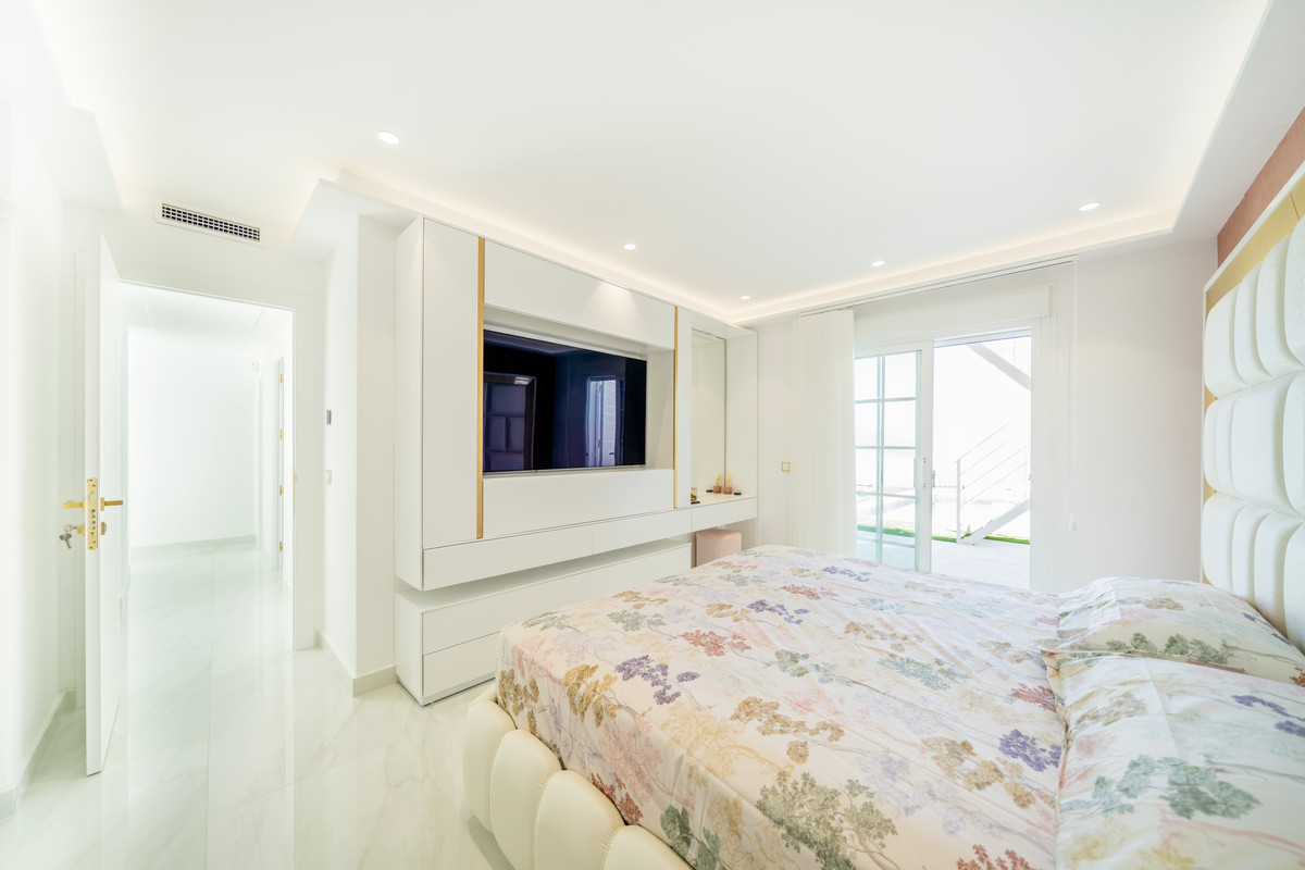 4 Bed Townhouse for sale in La Mairena Costa Del Sol, Málaga, Spain