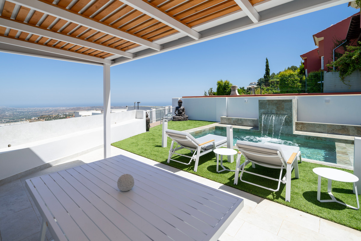4 Bed Townhouse for sale in La Mairena Costa Del Sol, Málaga, Spain