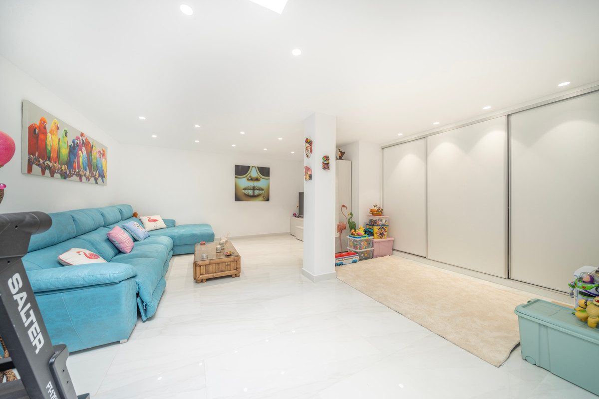 4 Bed Townhouse for sale in La Mairena Costa Del Sol, Málaga, Spain
