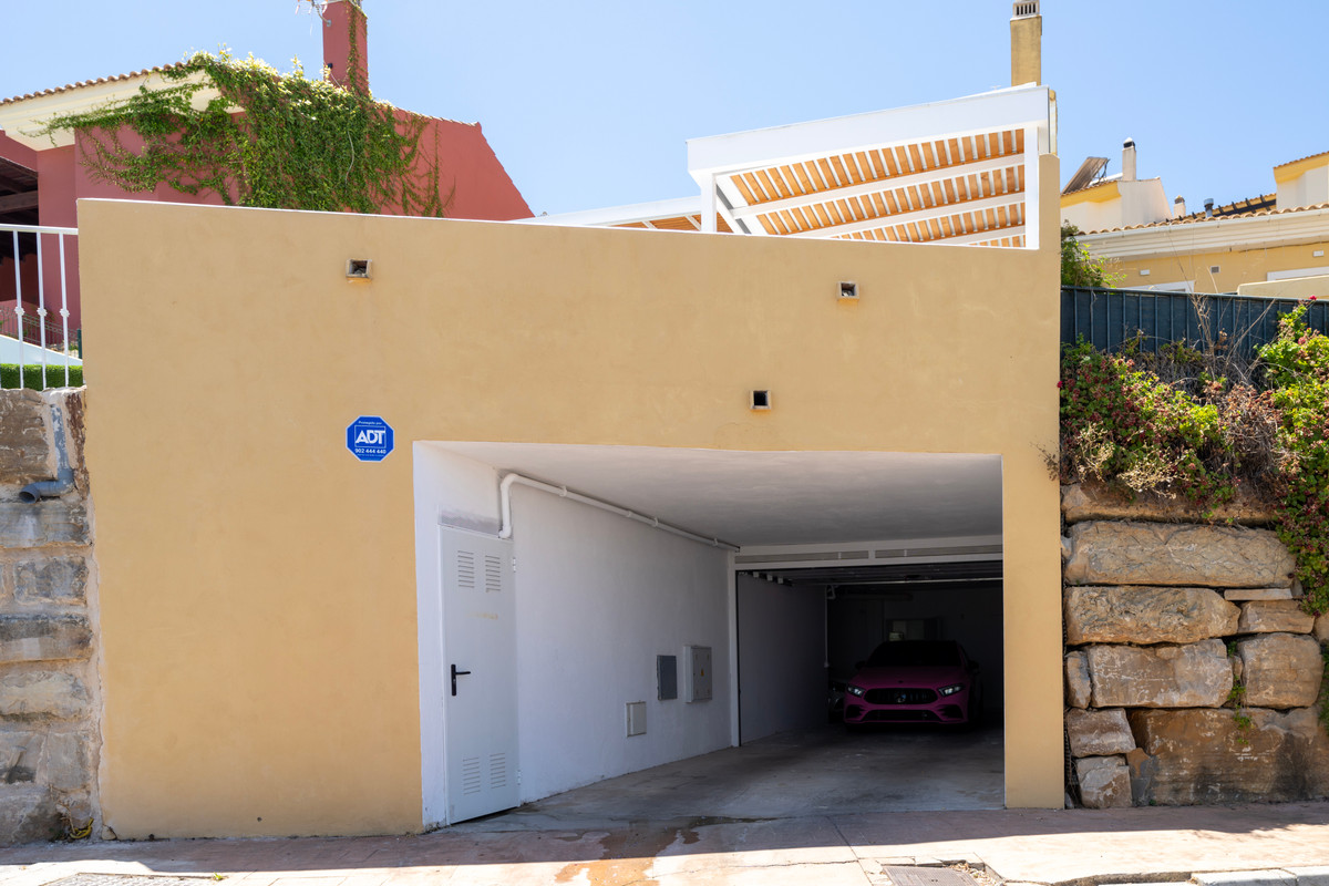 4 Bed Townhouse for sale in La Mairena Costa Del Sol, Málaga, Spain
