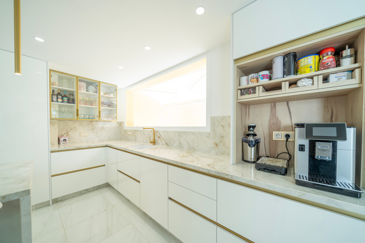 4 Bed Townhouse for sale in La Mairena Costa Del Sol, Málaga, Spain