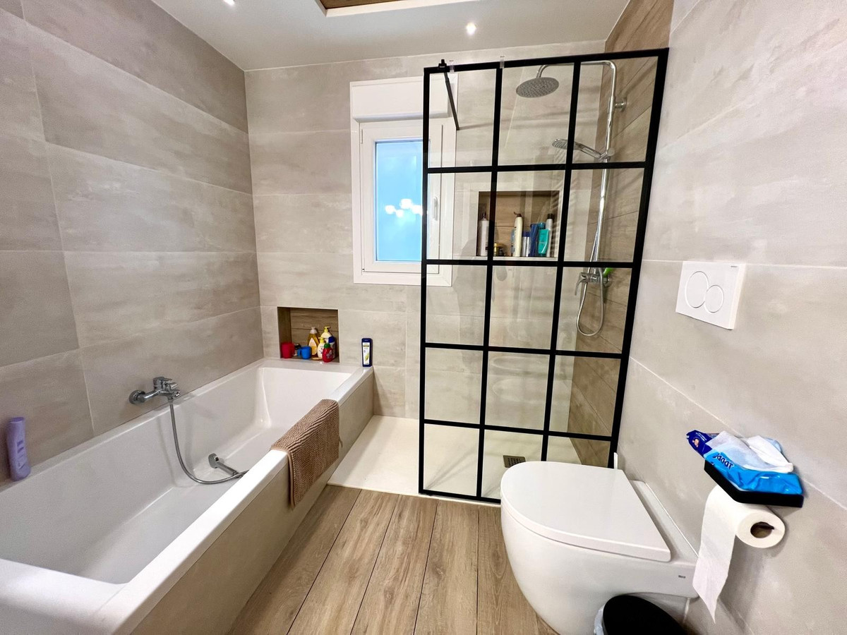 Se vende Villa - Chalet de 4 dormitorios en Costa Blanca, Alicante, España