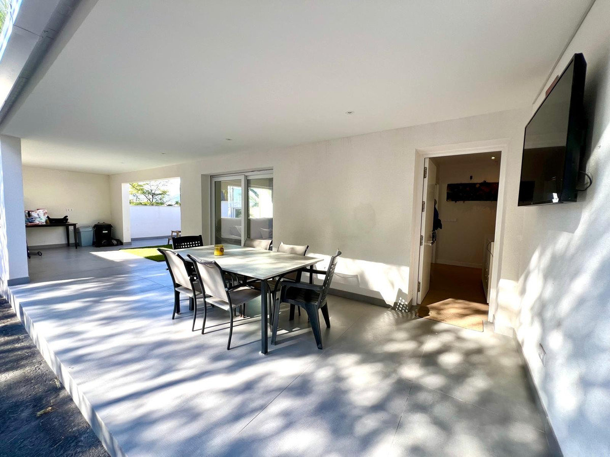Se vende Villa - Chalet de 4 dormitorios en Costa Blanca, Alicante, España
