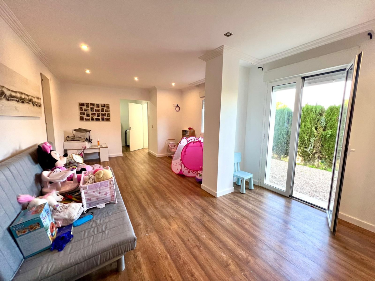 Se vende Villa - Chalet de 4 dormitorios en Costa Blanca, Alicante, España