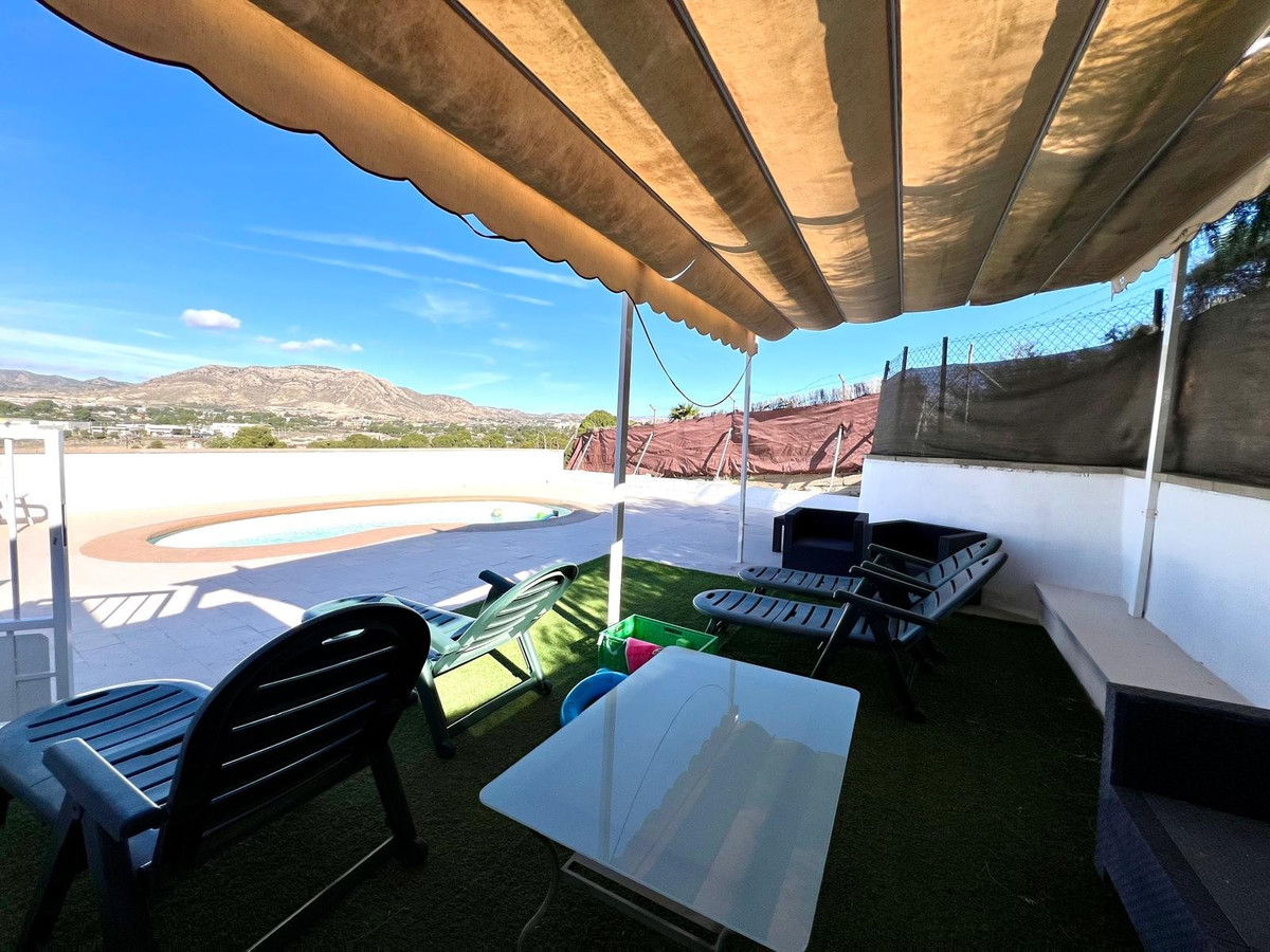 Se vende Villa - Chalet de 4 dormitorios en Costa Blanca, Alicante, España