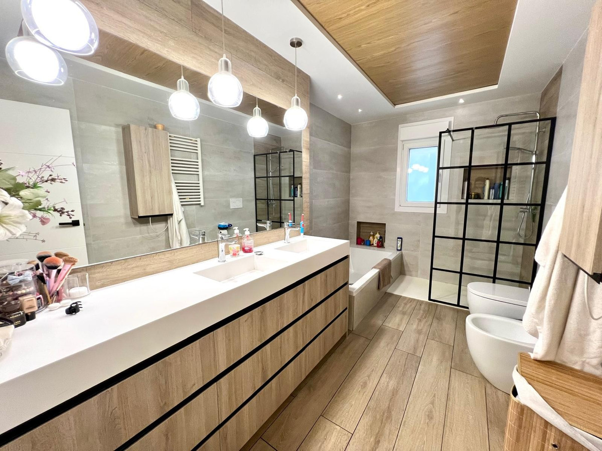 Se vende Villa - Chalet de 4 dormitorios en Costa Blanca, Alicante, España