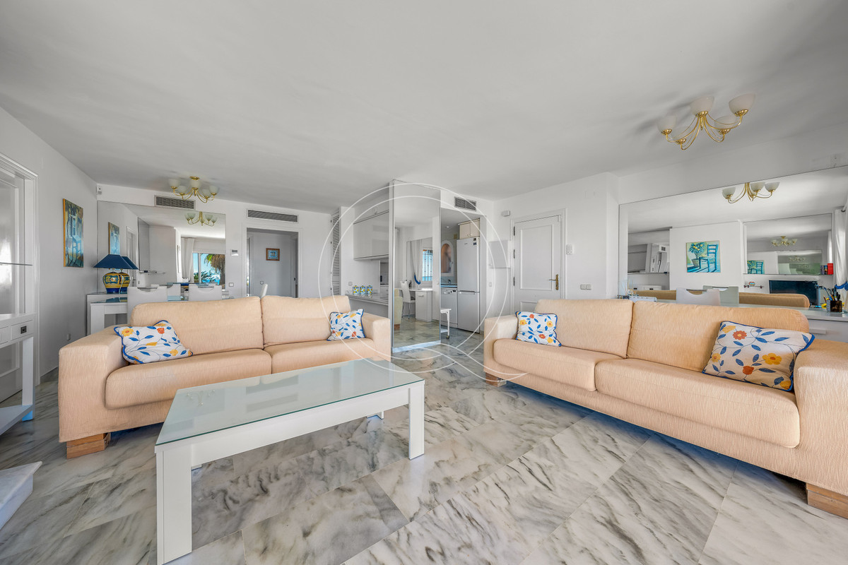 3 Bed Apartment for sale in Estepona Costa Del Sol, Málaga, Spain