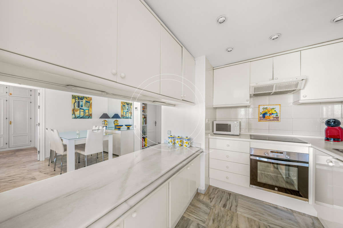 3 Bed Apartment for sale in Estepona Costa Del Sol, Málaga, Spain