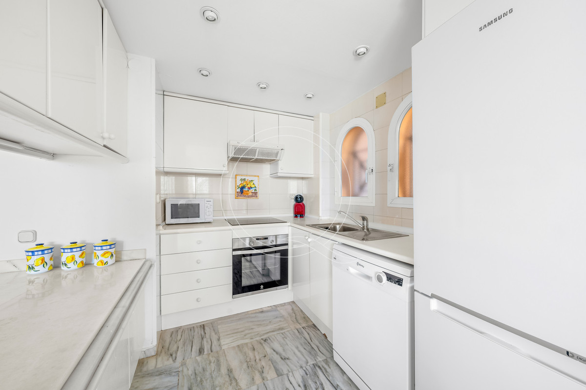 3 Bed Apartment for sale in Estepona Costa Del Sol, Málaga, Spain