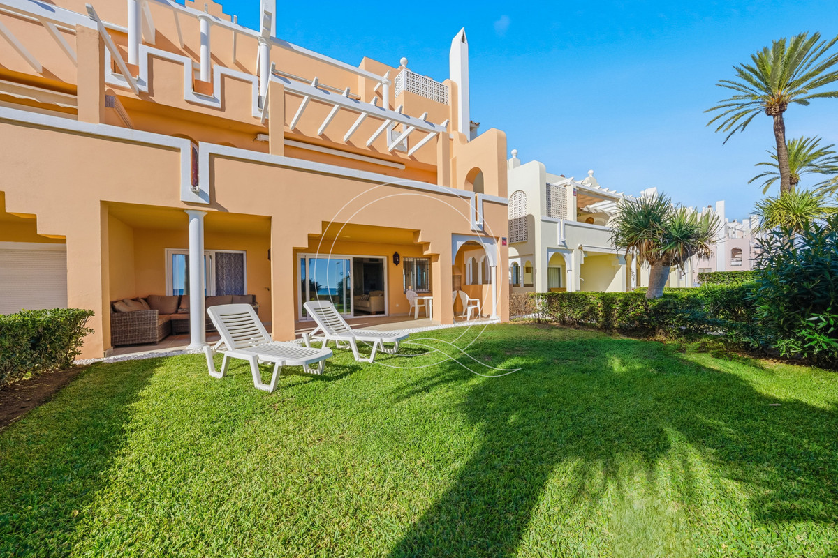 3 Bed Apartment for sale in Estepona Costa Del Sol, Málaga, Spain