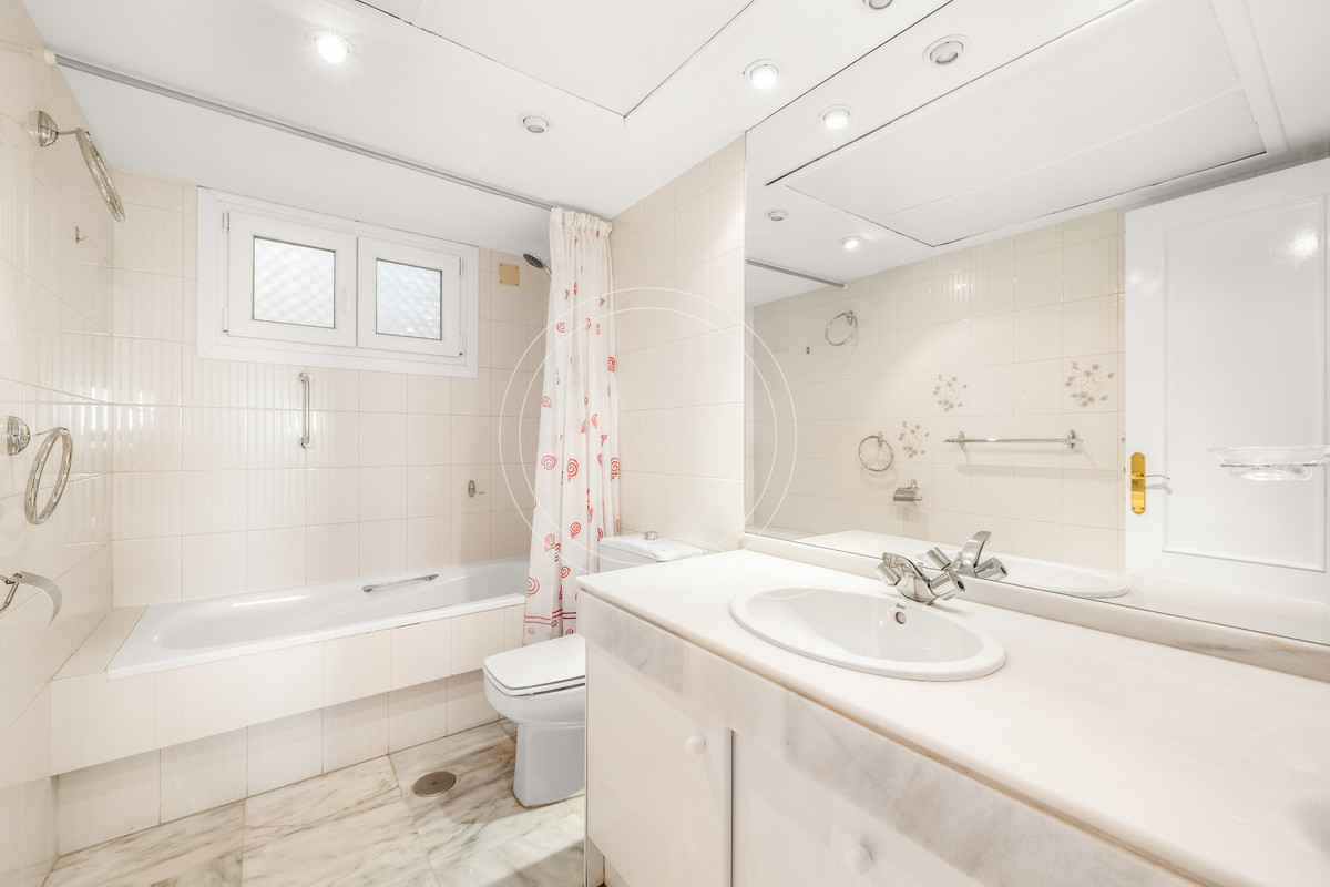 3 Bed Apartment for sale in Estepona Costa Del Sol, Málaga, Spain