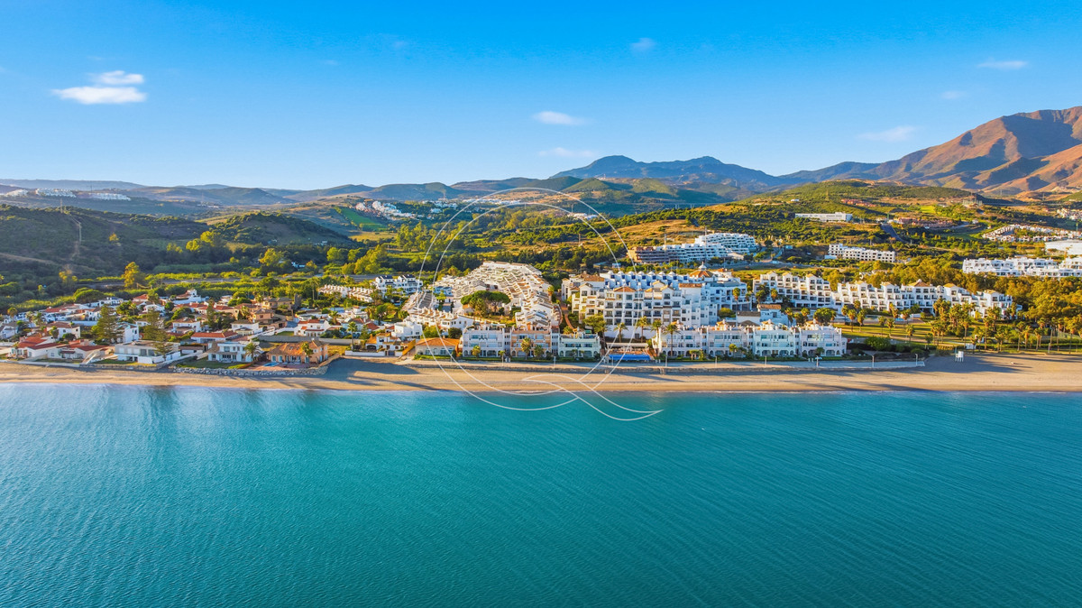 3 Bed Apartment for sale in Estepona Costa Del Sol, Málaga, Spain