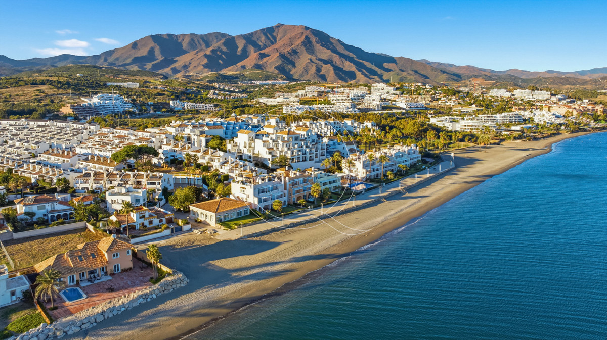 3 Bed Apartment for sale in Estepona Costa Del Sol, Málaga, Spain