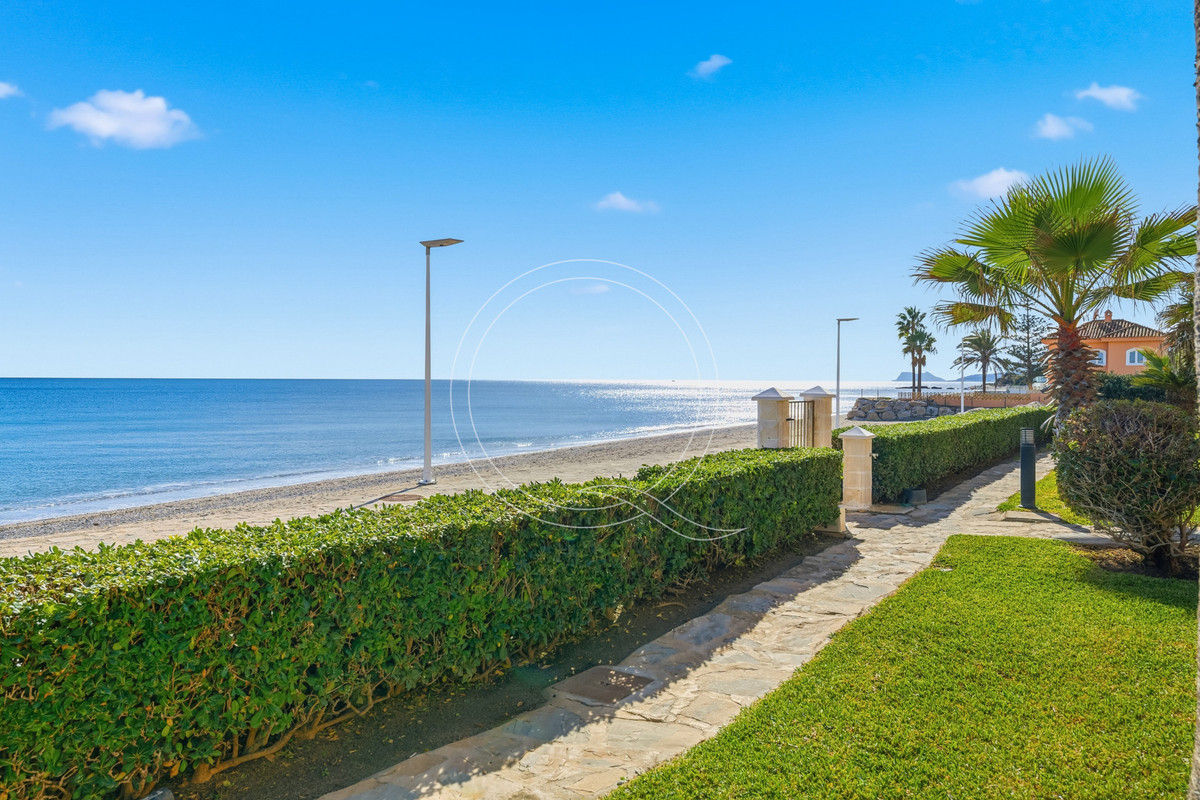 3 Bed Apartment for sale in Estepona Costa Del Sol, Málaga, Spain