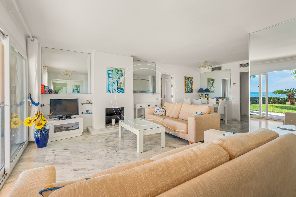 3 Bed Apartment for sale in Estepona Costa Del Sol, Málaga, Spain