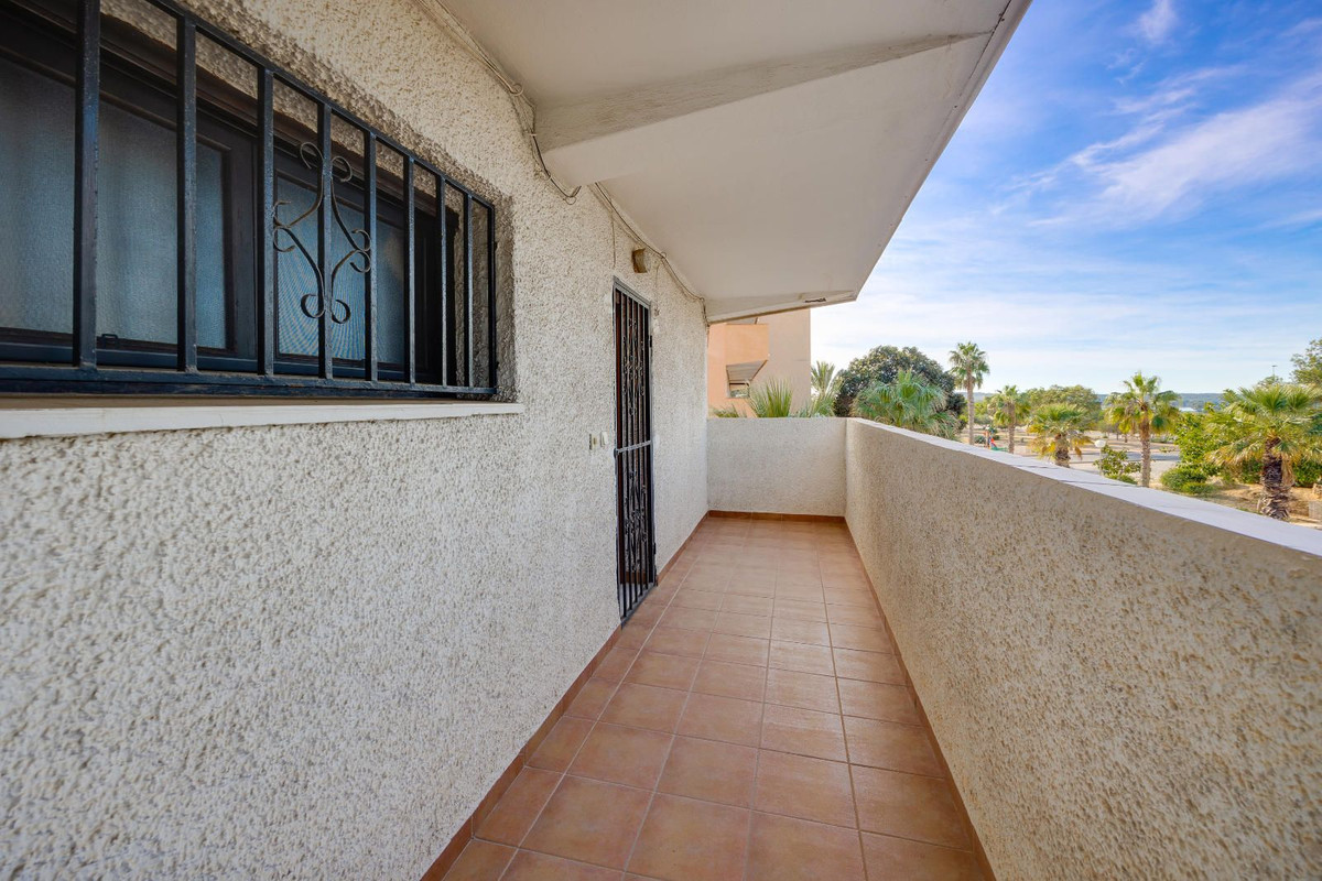 Se vende Apartamento Planta Media de 2 dormitorios en Costa Blanca, Alicante, España