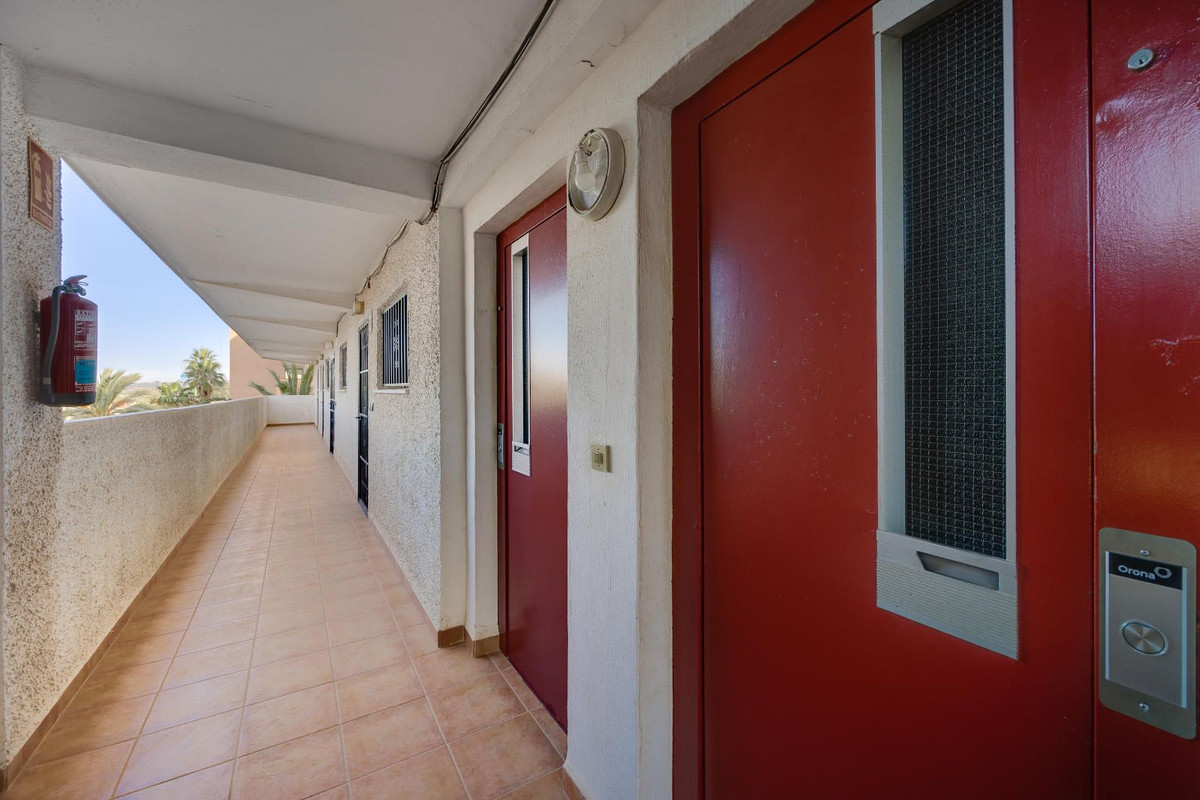 Se vende Apartamento Planta Media de 2 dormitorios en Costa Blanca, Alicante, España