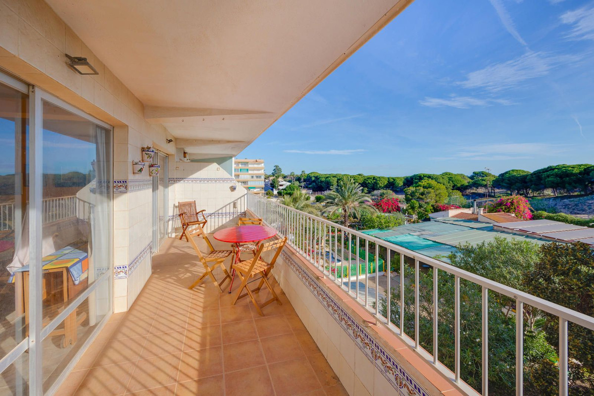 Se vende Apartamento Planta Media de 2 dormitorios en Costa Blanca, Alicante, España