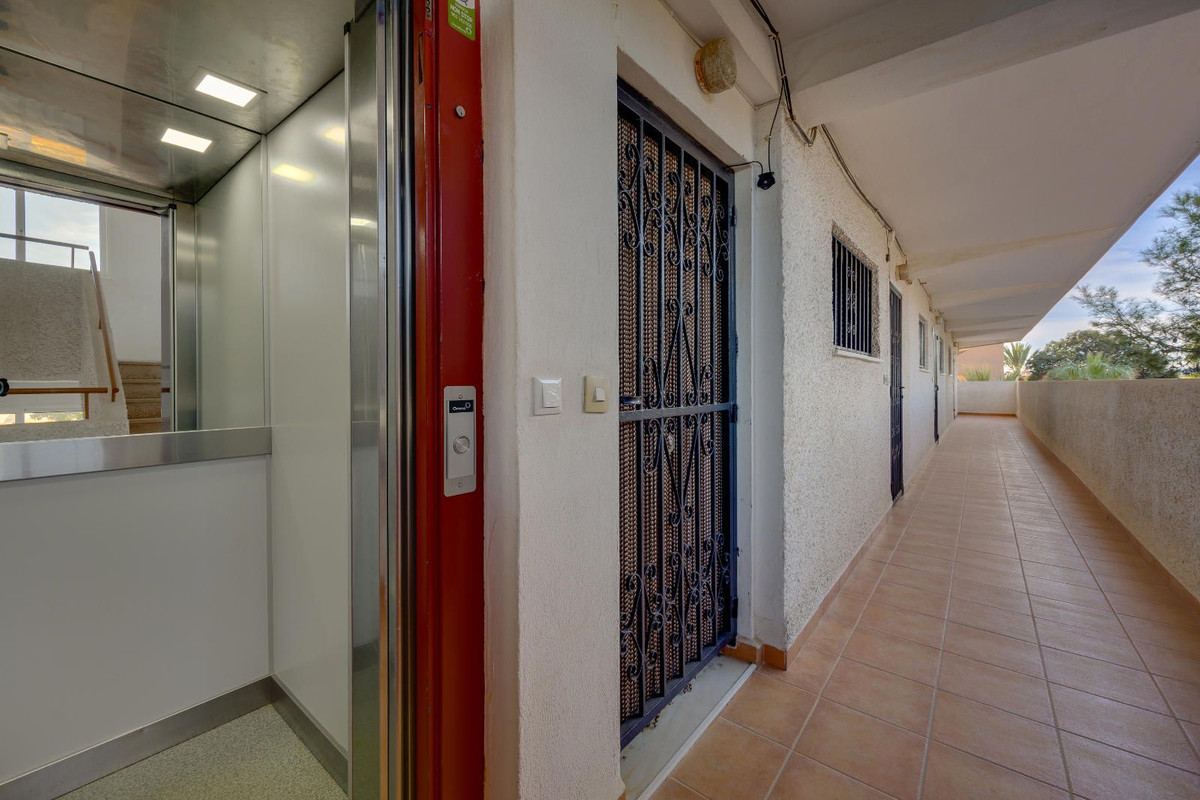 Se vende Apartamento Planta Media de 2 dormitorios en Costa Blanca, Alicante, España