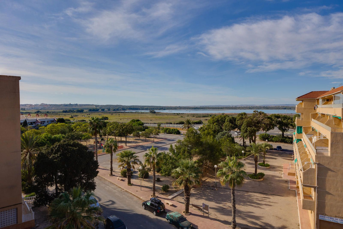 Se vende Apartamento Planta Media de 2 dormitorios en Costa Blanca, Alicante, España