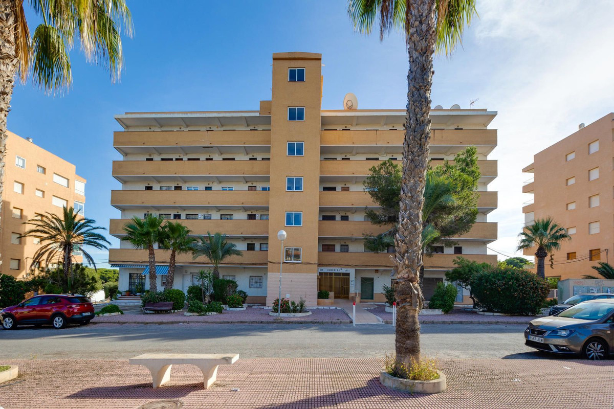 Se vende Apartamento Planta Media de 2 dormitorios en Costa Blanca, Alicante, España
