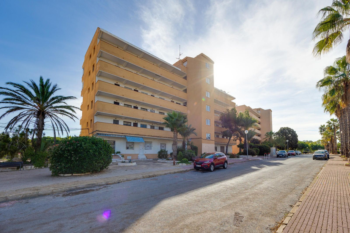 Se vende Apartamento Planta Media de 2 dormitorios en Costa Blanca, Alicante, España