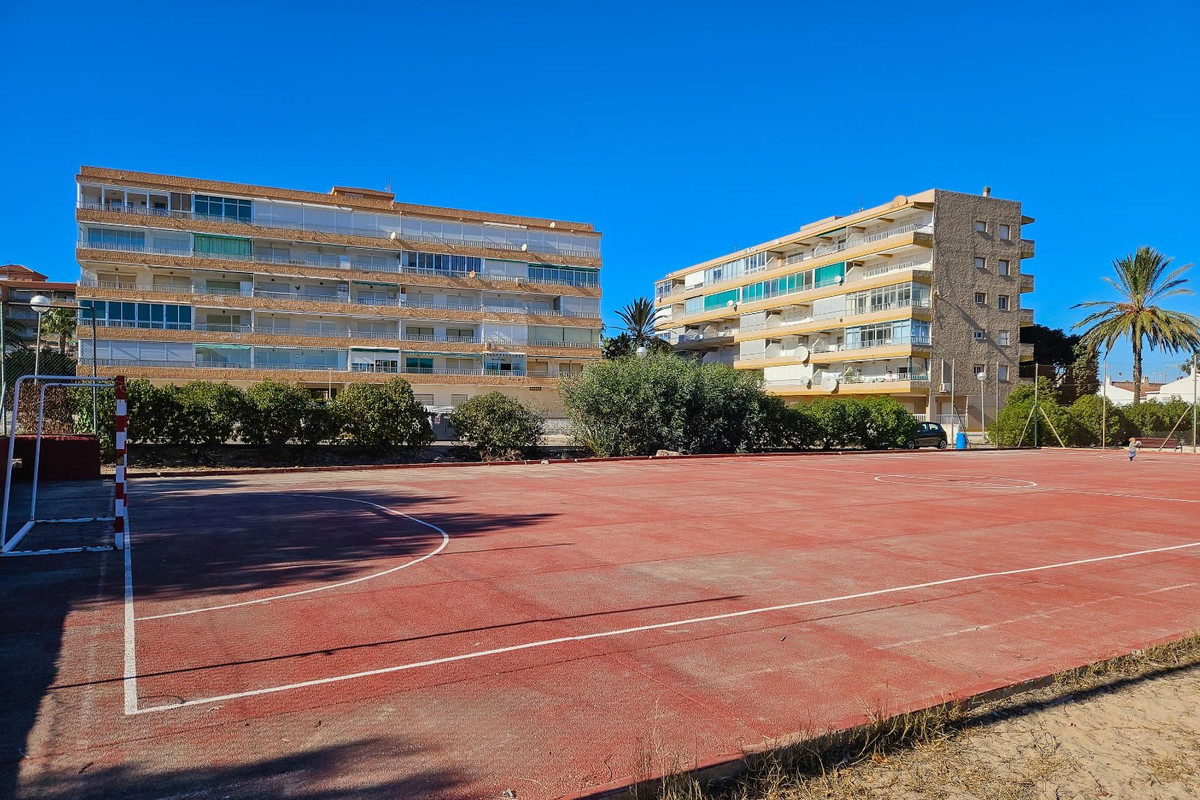Se vende Apartamento Planta Media de 2 dormitorios en Costa Blanca, Alicante, España