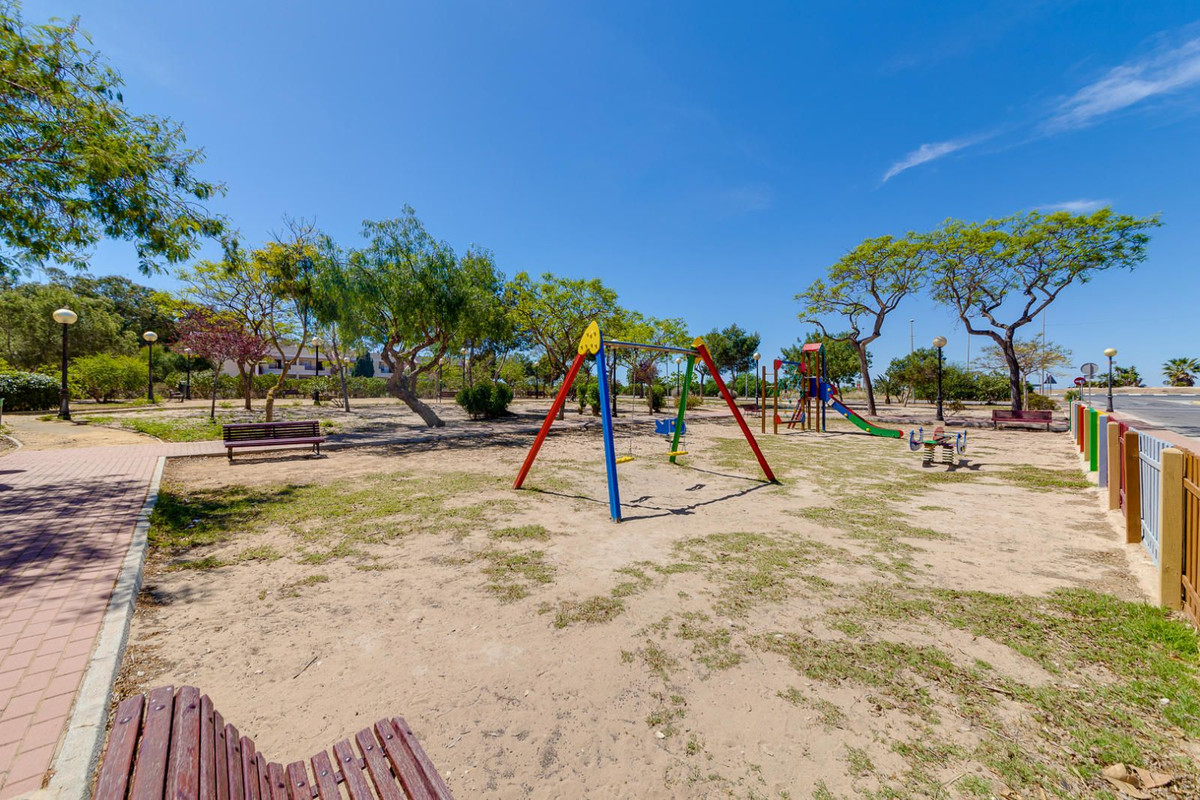 Se vende Apartamento Planta Media de 2 dormitorios en Costa Blanca, Alicante, España