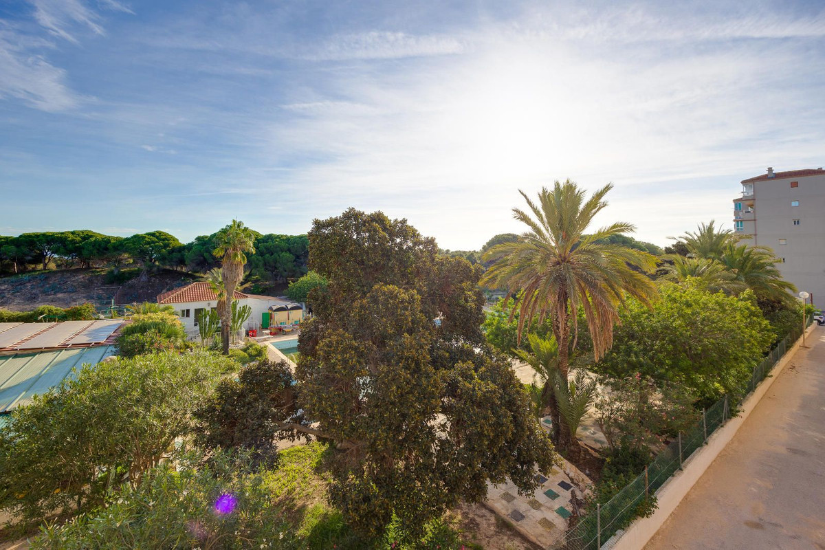 Se vende Apartamento Planta Media de 2 dormitorios en Costa Blanca, Alicante, España