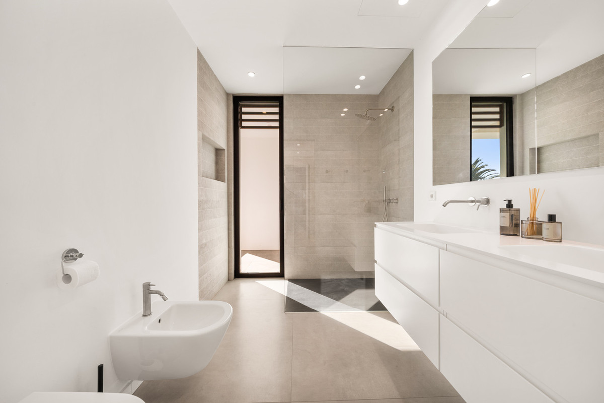Se vende Villa - Chalet de 5 dormitorios en Costa Del Sol, Málaga, España