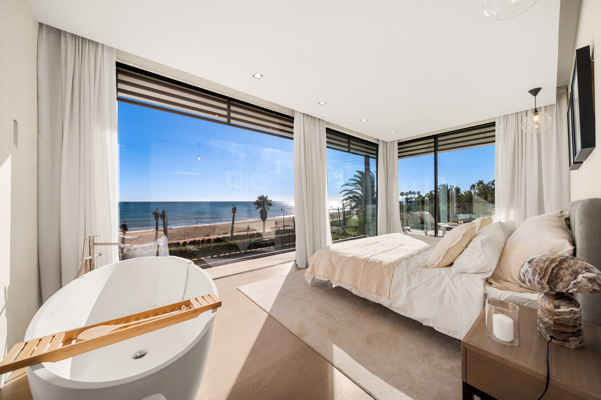 Se vende Villa - Chalet de 5 dormitorios en Costa Del Sol, Málaga, España