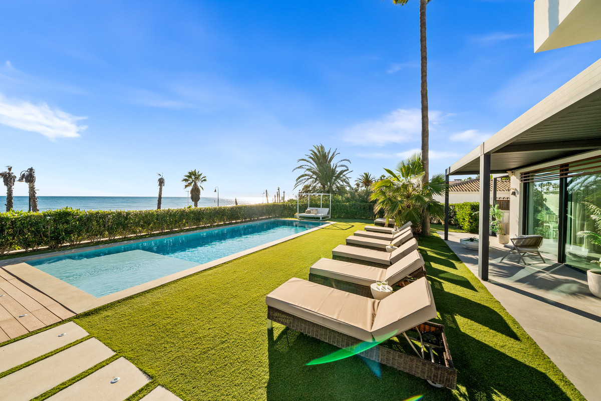 Se vende Villa - Chalet de 5 dormitorios en Costa Del Sol, Málaga, España