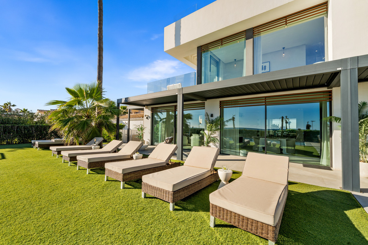 Se vende Villa - Chalet de 5 dormitorios en Costa Del Sol, Málaga, España