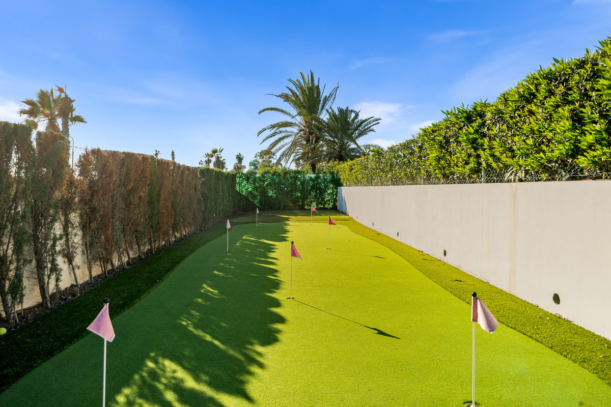 Se vende Villa - Chalet de 5 dormitorios en Costa Del Sol, Málaga, España