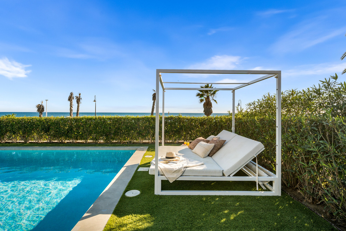 Se vende Villa - Chalet de 5 dormitorios en Costa Del Sol, Málaga, España
