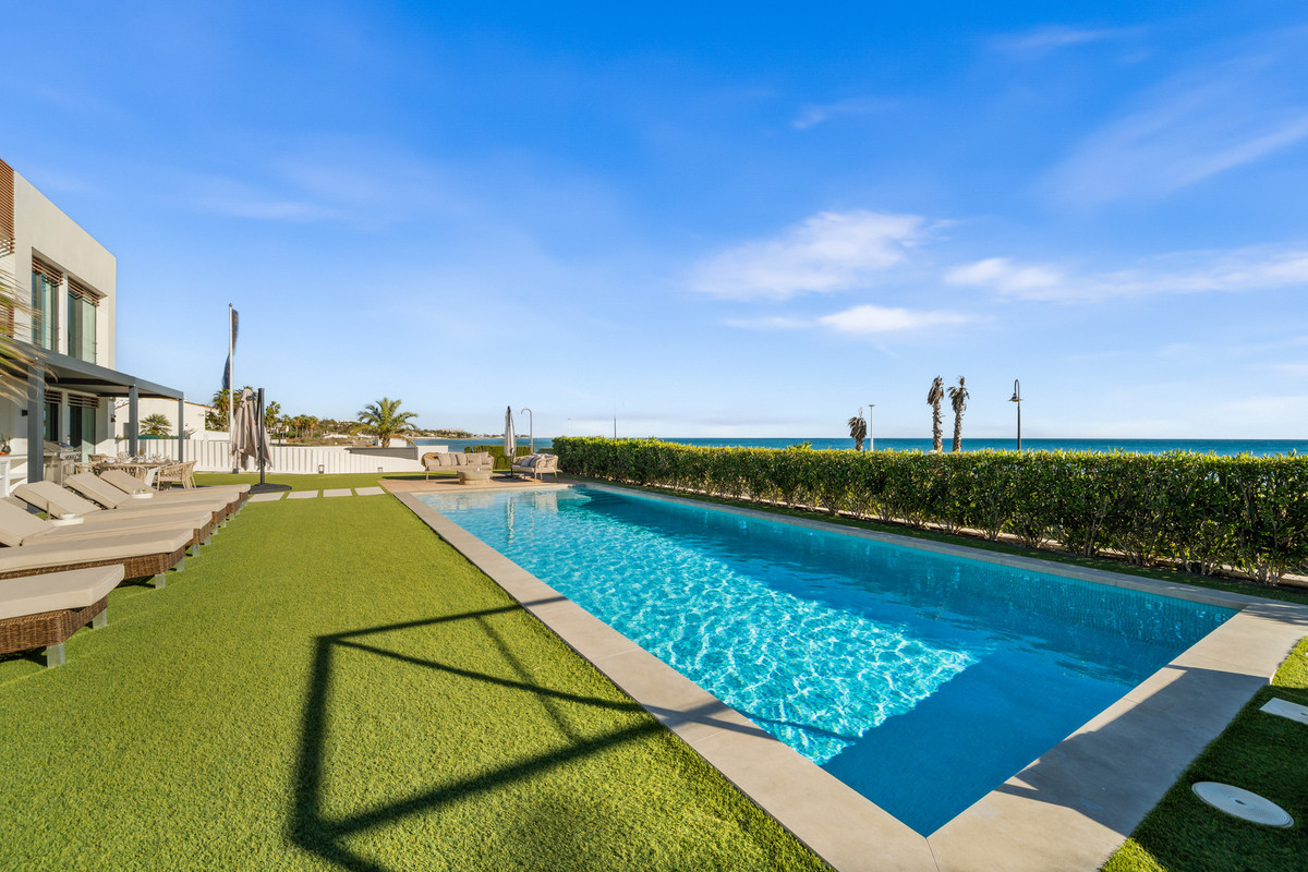 Se vende Villa - Chalet de 5 dormitorios en Costa Del Sol, Málaga, España