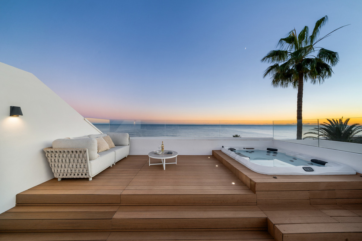 Se vende Villa - Chalet de 5 dormitorios en Costa Del Sol, Málaga, España