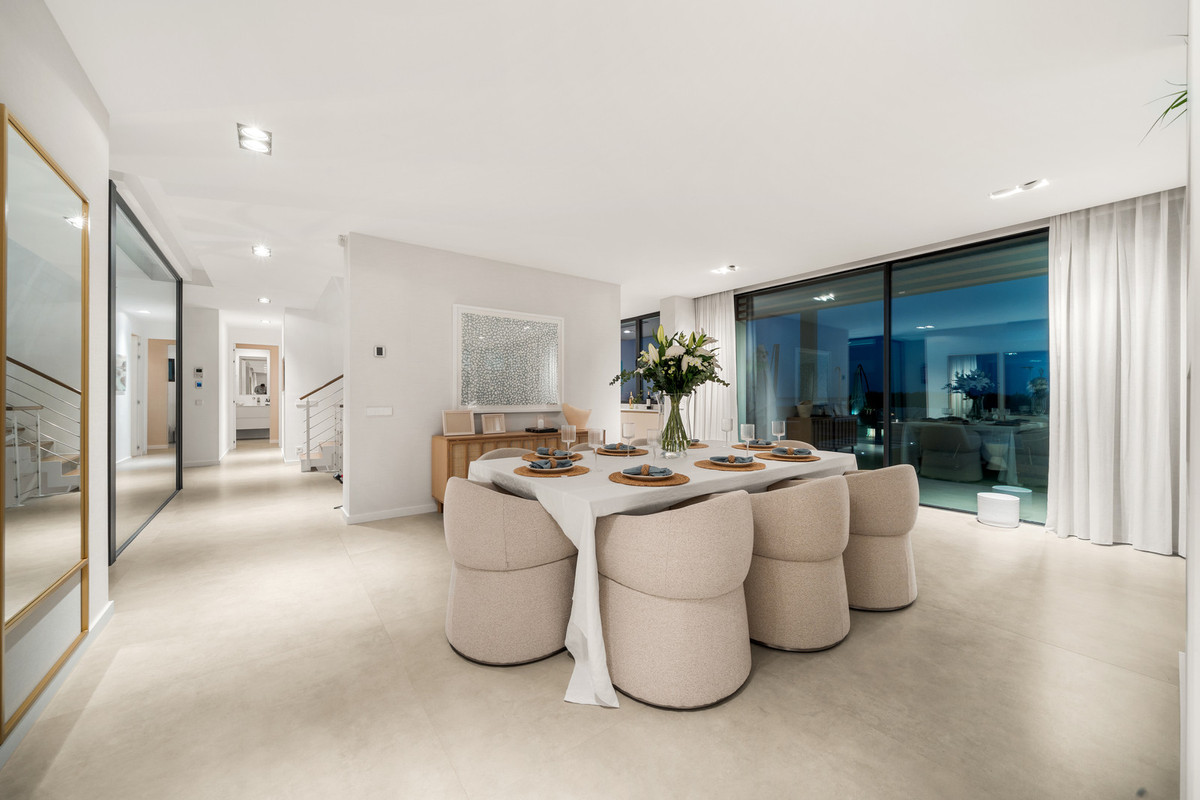 Se vende Villa - Chalet de 5 dormitorios en Costa Del Sol, Málaga, España