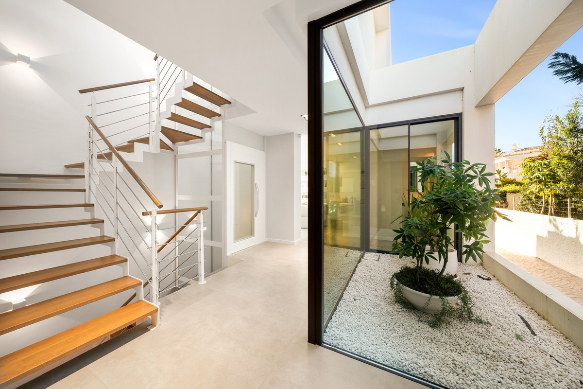 Se vende Villa - Chalet de 5 dormitorios en Costa Del Sol, Málaga, España