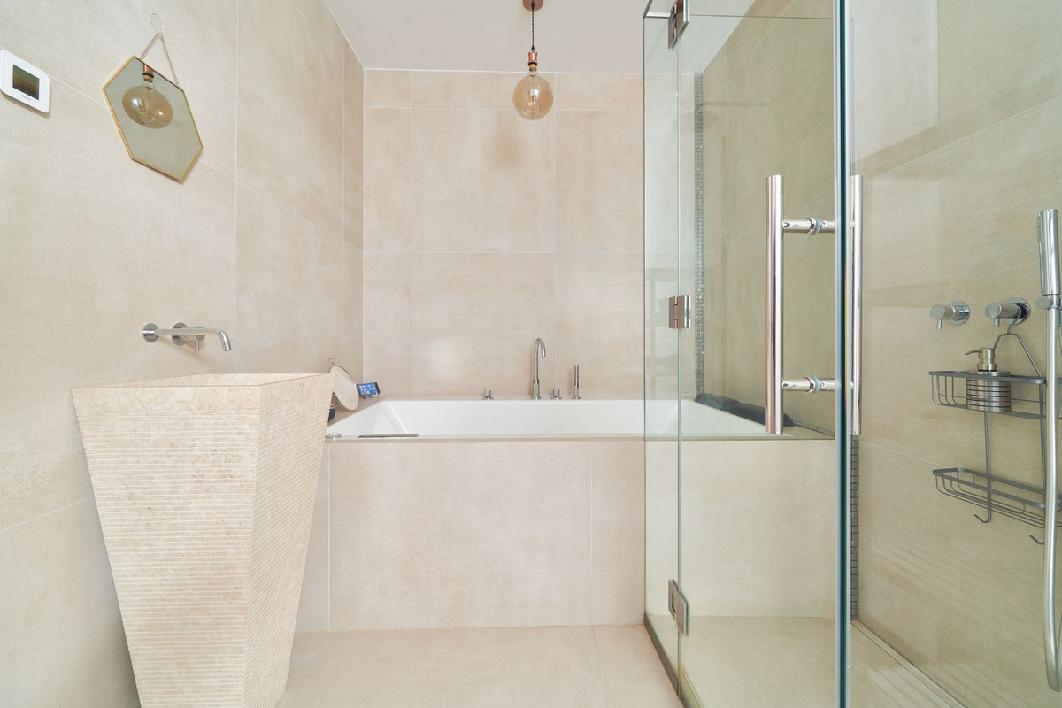 3 Bed Apartment for sale in Marbella Costa Del Sol, Málaga, Spain