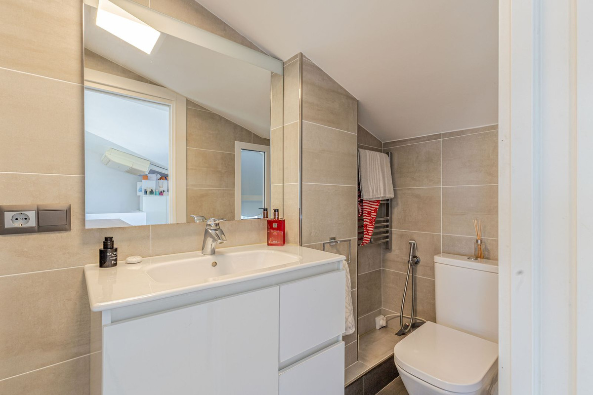 Se vende Adosada de 5 dormitorios en Costa Del Sol, Málaga, España