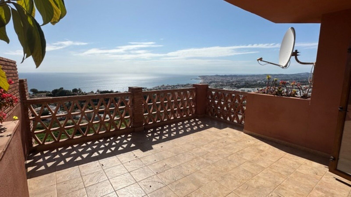 3 Bed Apartment for sale in Fuengirola Costa Del Sol, Málaga, Spain