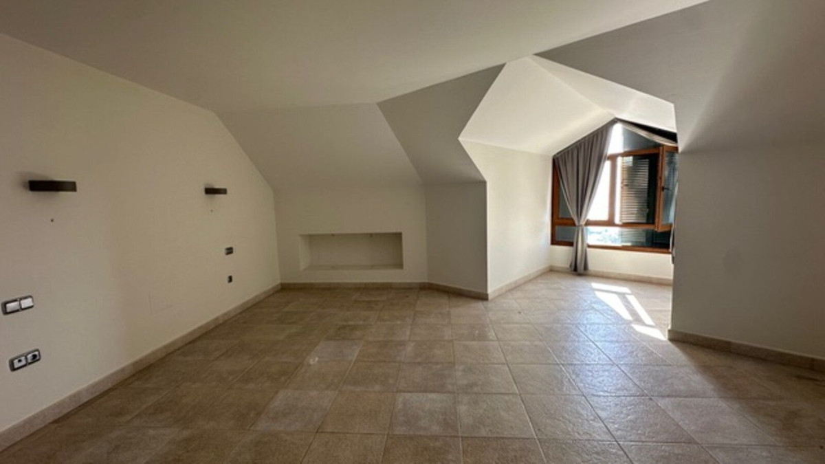 3 Bed Apartment for sale in Fuengirola Costa Del Sol, Málaga, Spain