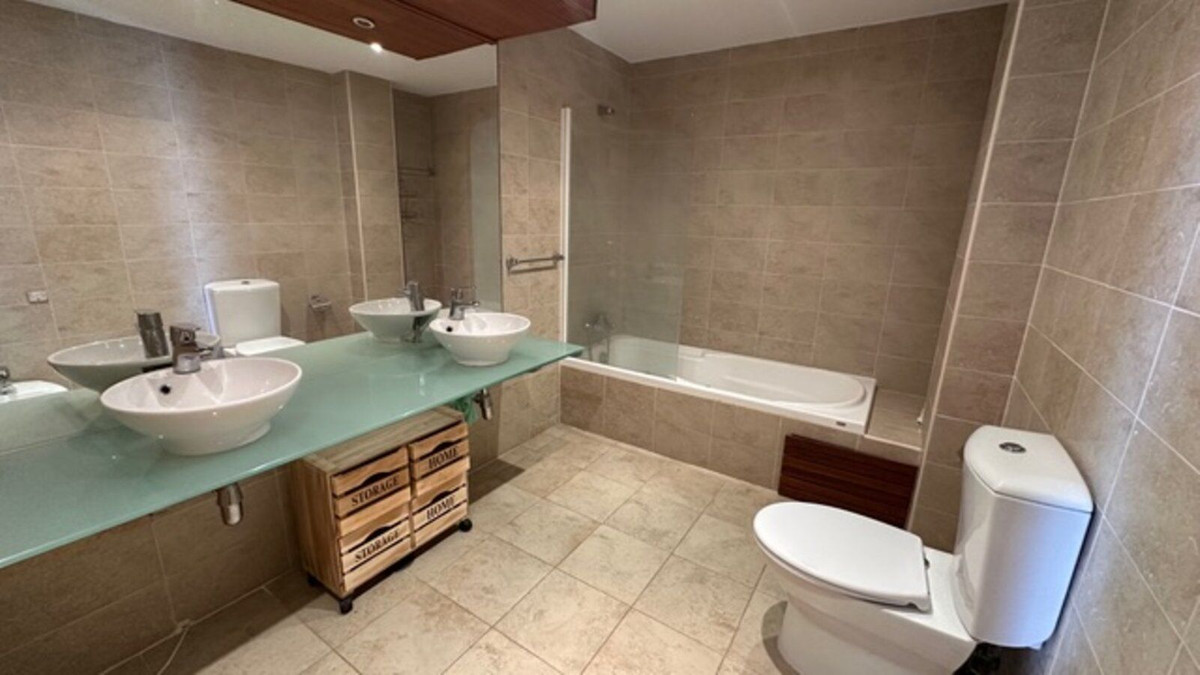 3 Bed Apartment for sale in Fuengirola Costa Del Sol, Málaga, Spain