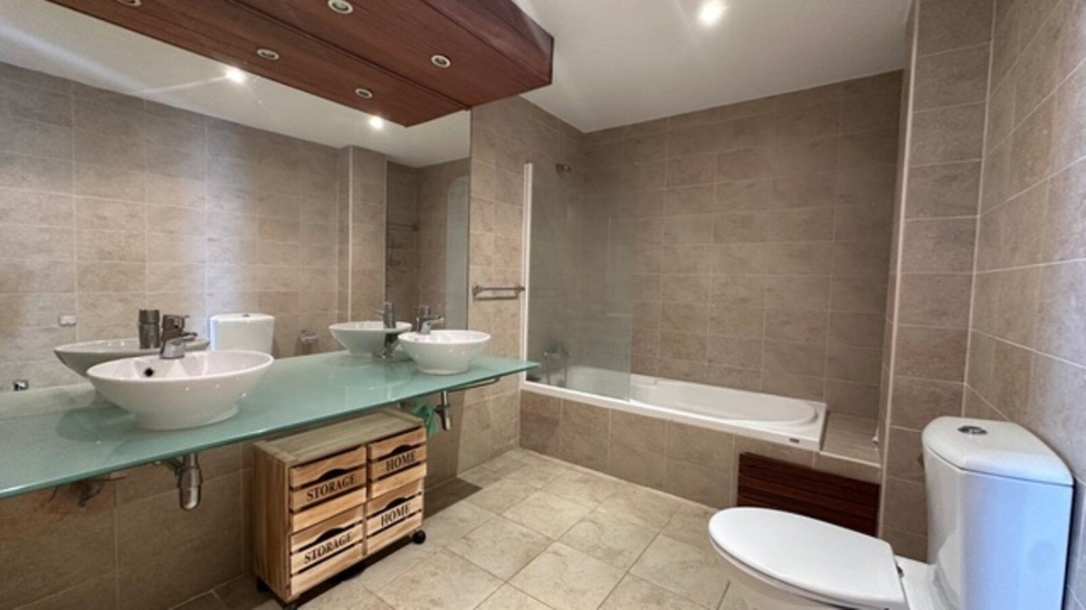 3 Bed Apartment for sale in Fuengirola Costa Del Sol, Málaga, Spain