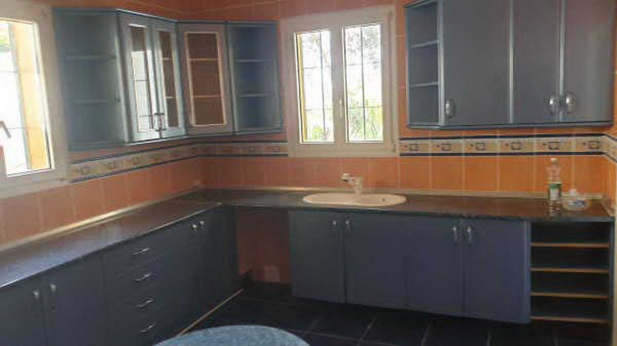 6 Bed Townhouse for sale in Manilva Costa Del Sol, Málaga, Spain