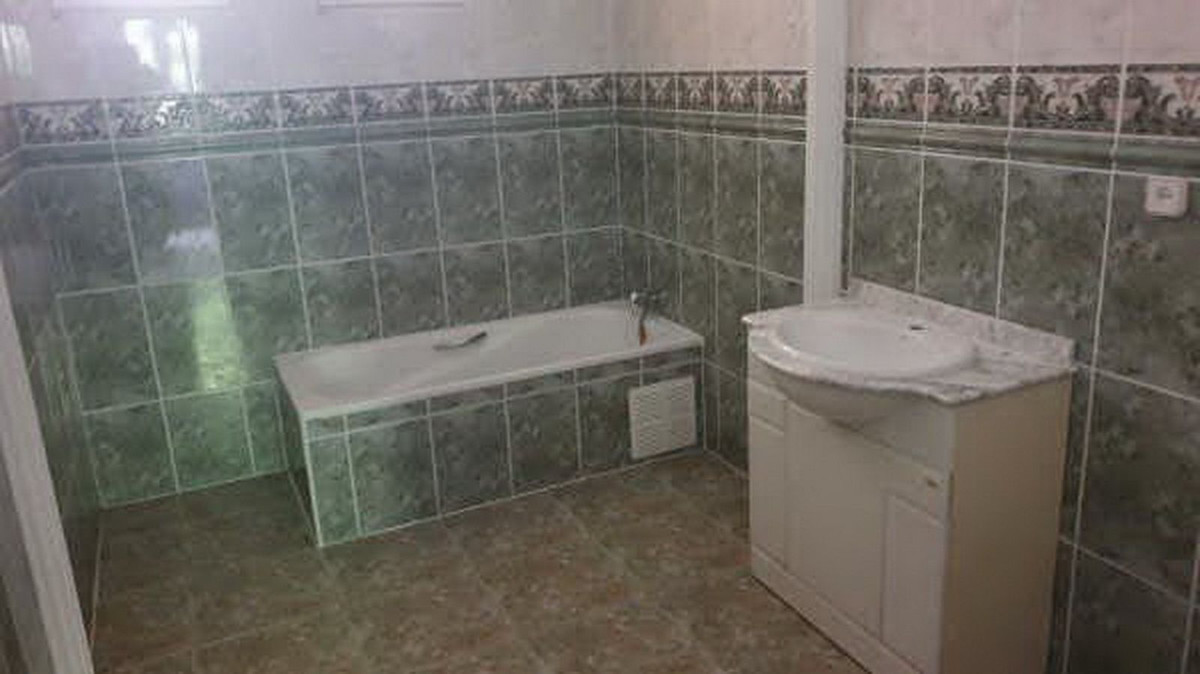 6 Bed Townhouse for sale in Manilva Costa Del Sol, Málaga, Spain